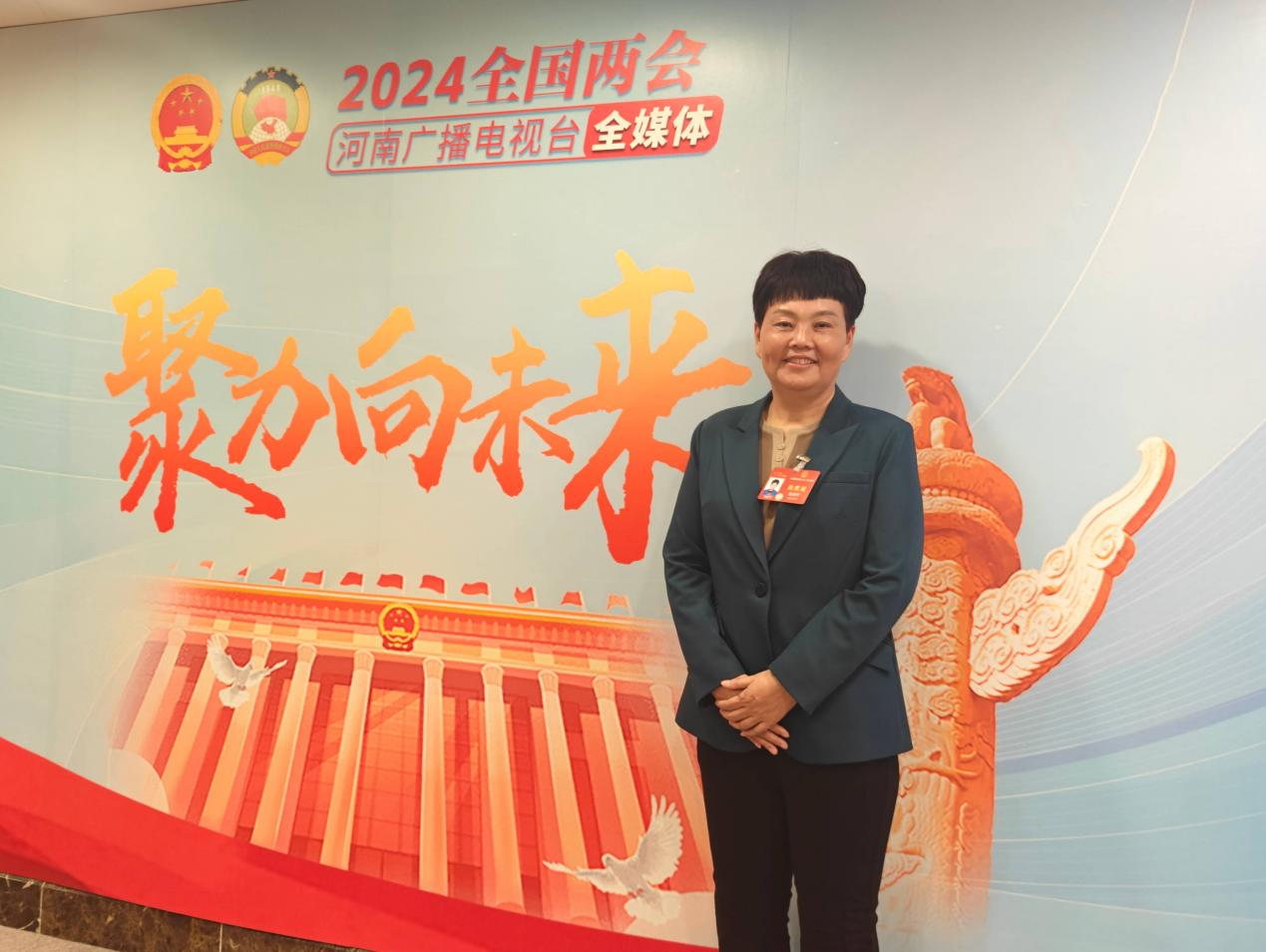 　　全国人大代表，河南省汤阴县宜沟镇向阳庄村、三里屯村党支部书记葛树芹