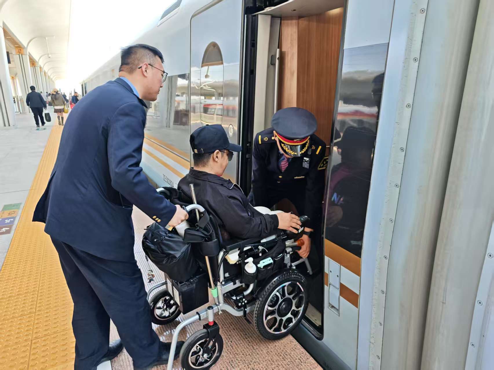 里   微信图片_20250420135300.jpg