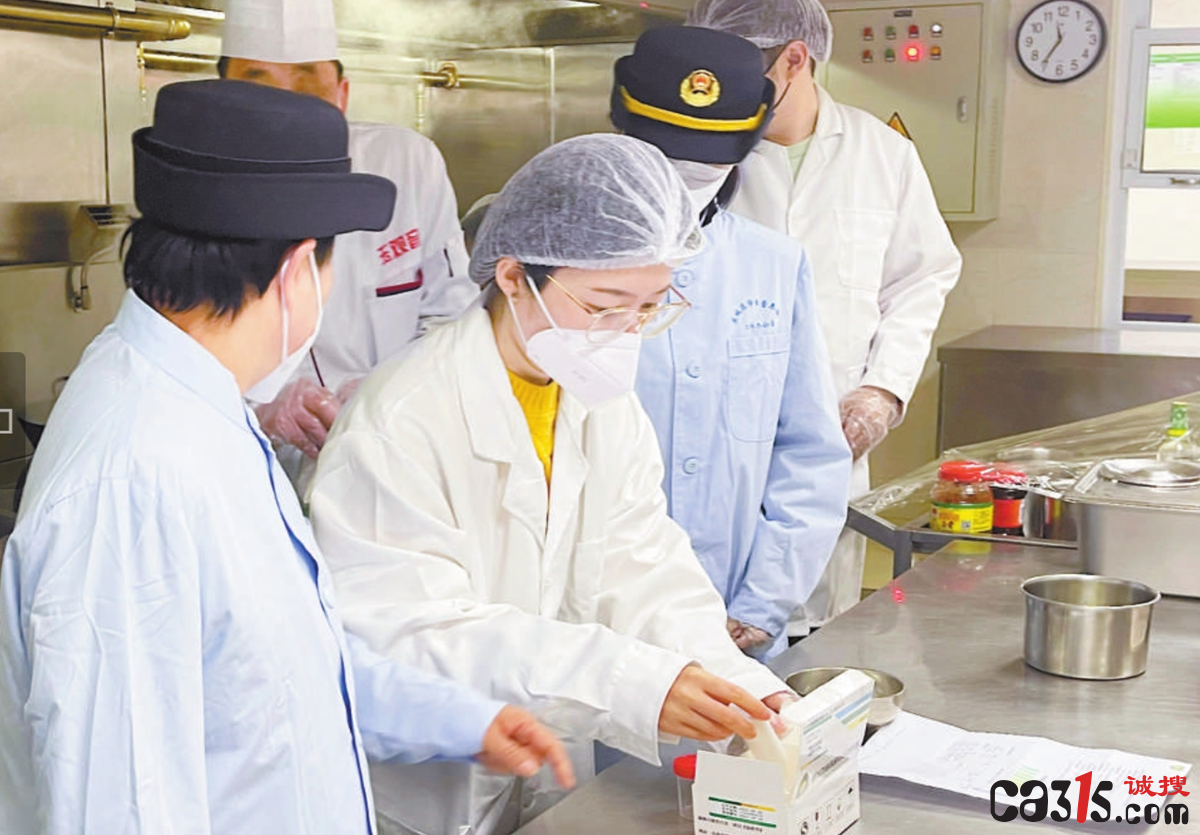 北京市东城区市场监管局开展食品安全检查