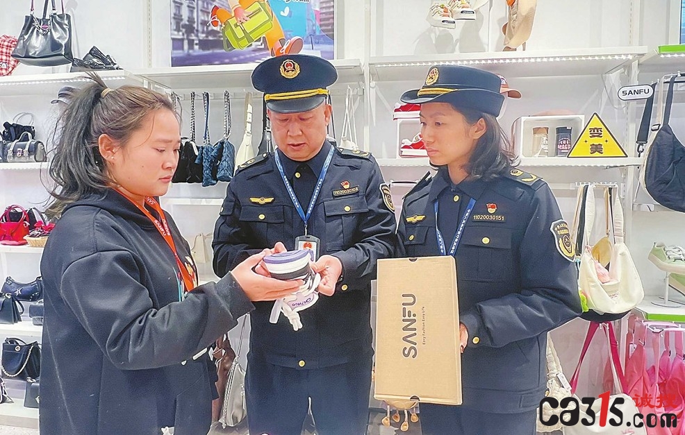 宁波市市场监管局对服装、鞋帽等消费品质量进行现场检查